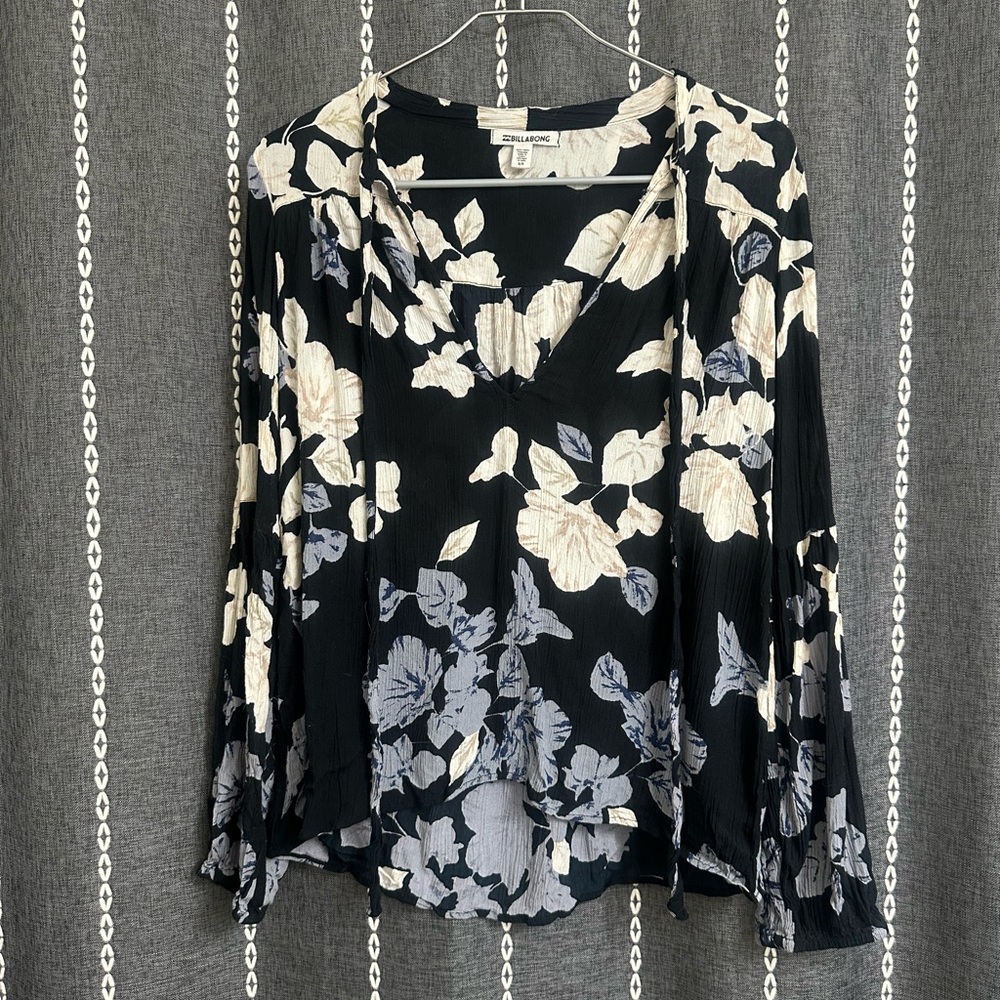 Billabong Black and White Graphic Long Sleeve Blouse